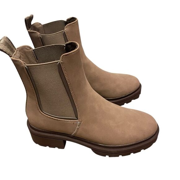 Rocket Dog Iggie Taupe Chelsea Boots Pull on Plush Foam Size 8 NEW - Picture 2 of 6